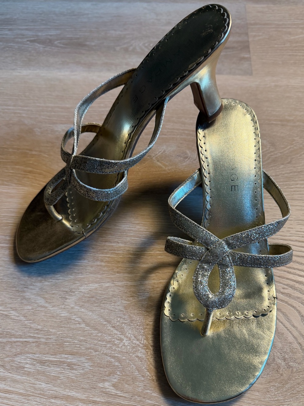 Vintage Rampage Y2K Moira Gold Glitter Bow Strappy Thong Kitten Heel Sandals 10